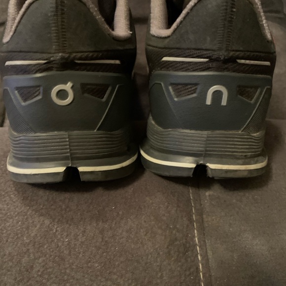 On Cloud Swiss Engineering Women’s Cloudflyer, Black Road Running Shoes 10.5 - Picture 3 of 4